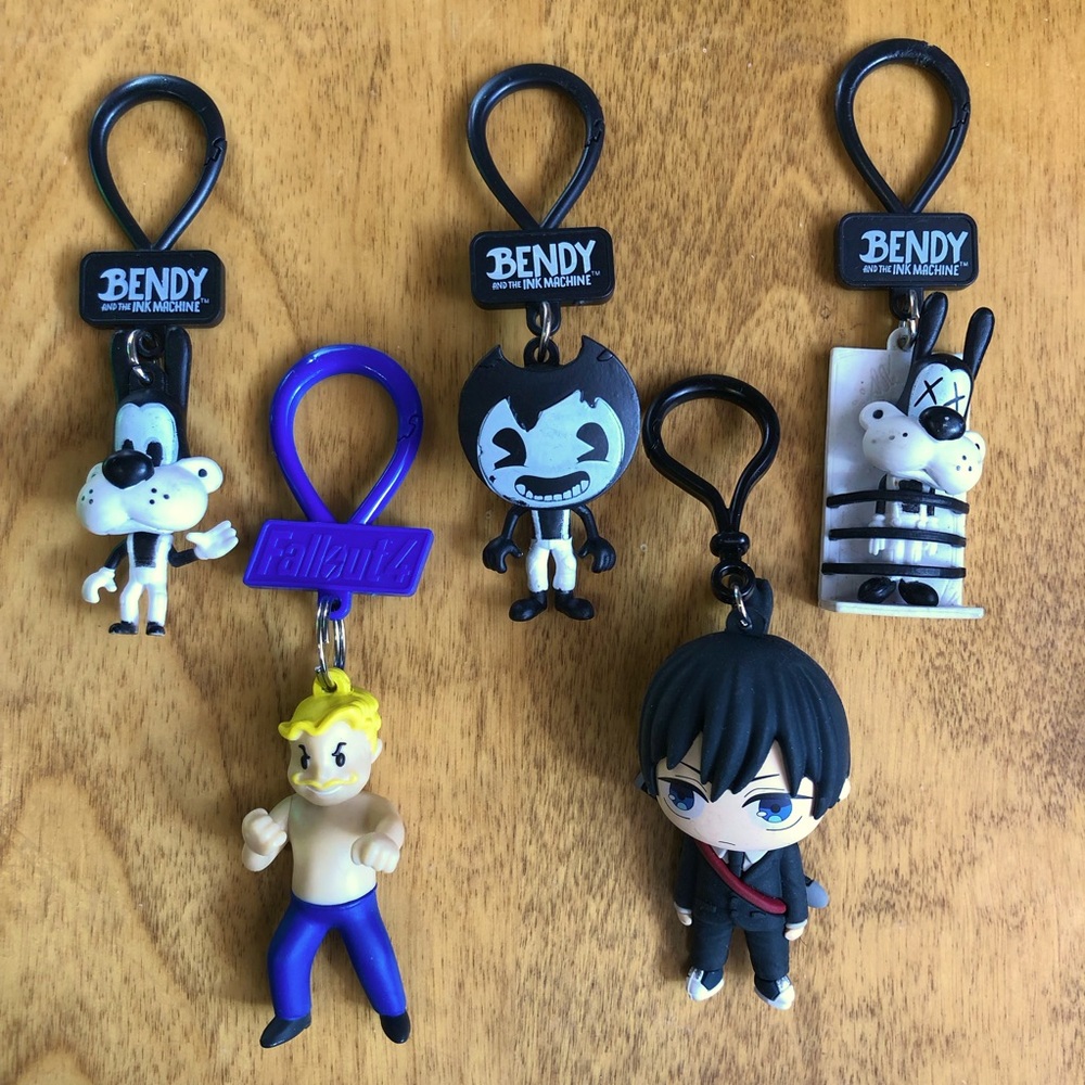 5 Bag Clips: Bendy and the Ink Machine, Fallout 4 and Chainsaw Man Aki Hayakawa